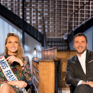 Miss France 2021 Amandine Petit et Bernard Montiel lors de l'enregistrement de l'émission "Animaux Stars" présentée par Bernard Montiel qui sera diffusée le 6 mars 2021 à 17h30, à Paris, France, le 2 février 2021. © Tiziano Da Silva/Bestimage 