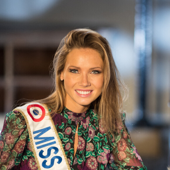 Miss France 2021 Amandine Petit lors de l'enregistrement de l'émission "Animaux Stars" présentée par Bernard Montiel qui sera diffusée le 6 mars 2021 à 17h30, à Paris, France, le 2 février 2021. © Tiziano Da Silva/Bestimage 