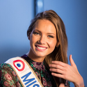 Miss France 2021 Amandine Petit lors de l'enregistrement de l'émission "Animaux Stars" présentée par Bernard Montiel qui sera diffusée le 6 mars 2021 à 17h30, à Paris, France, le 2 février 2021. © Tiziano Da Silva/Bestimage 