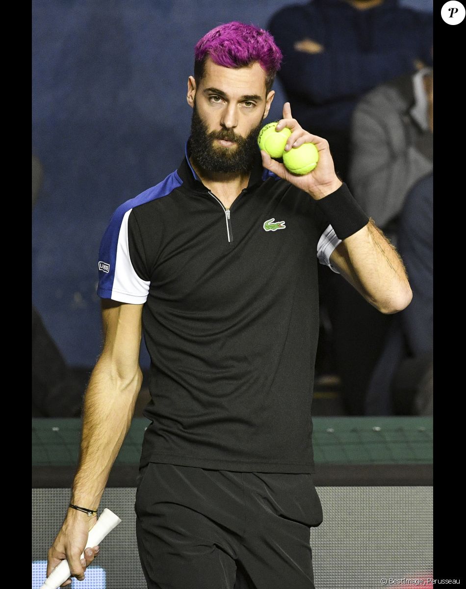 Le français Benoît Paire éliminé (6-4, 6-4) au premier tour du tournoi Rolex Paris Masters par le hongrois Márton Fucsovics à l'Accor Hotels Arena à Paris, FRance, le 30 octobre 2018. Le Français a une nouvelle couleur de cheveux: un rose fuchsia. © Pierre Perusseau/Bestimage