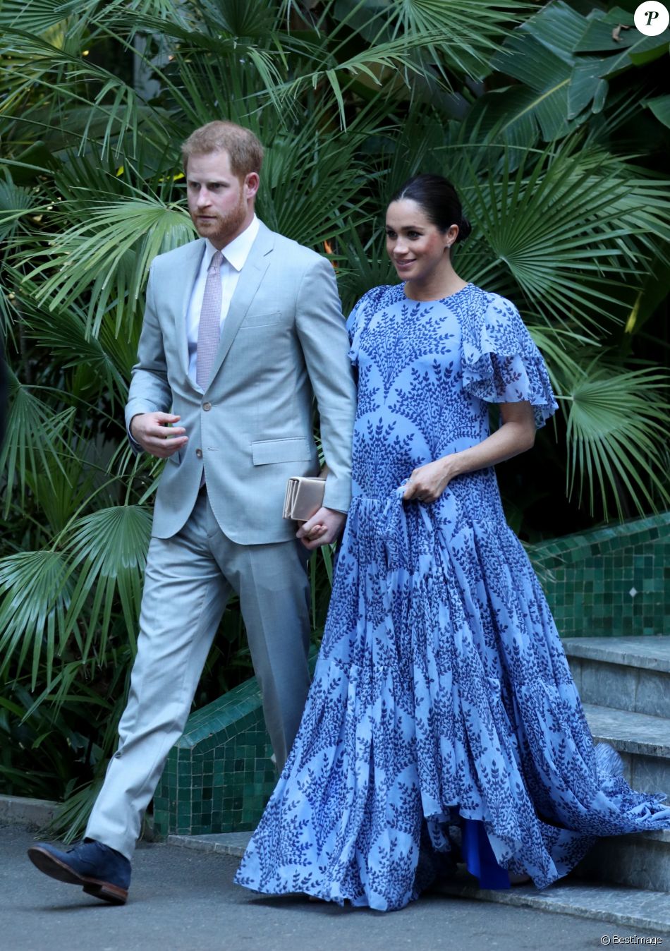Meghan Markle, en robe Carolina Herrera et pochette Dior , rencontre le roi du Maroc et son fils, le prince héritier du Maroc, Moulay Hassan à sa résidence à Rabat, lors d'une audience privée à Rabat le 25 février, 2019.