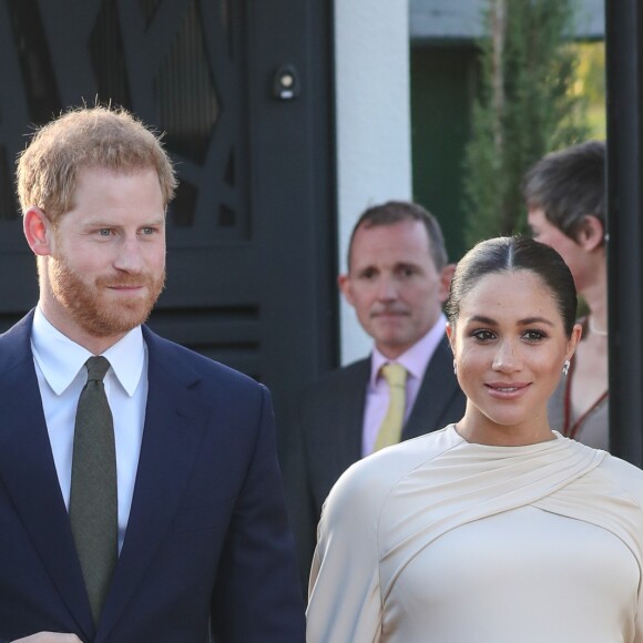 Le prince Harry et Meghan Markle, en Dior, assistent à une réception organisée par l'ambassadeur britannique au Maroc, Thomas Reilly, à la résidence britannique de Rabat, le 24 février 2019, dans le cadre de leur voyage officiel au Maroc.