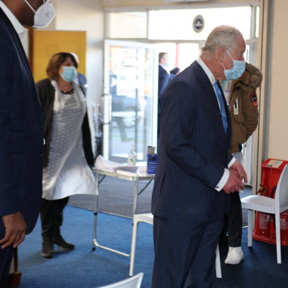 Le prince Charles, prince de Galles, visite un centre de vaccination contre le coronavirus (Covid-19) à Londres, le 9 mars 2021. 