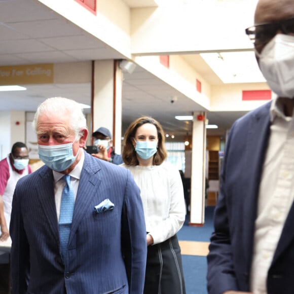 Le prince Charles, prince de Galles, visite un centre de vaccination contre le coronavirus (Covid-19) à Londres, le 9 mars 2021. 