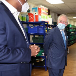 Le prince Charles, prince de Galles, visite un centre de vaccination contre le coronavirus (Covid-19) à Londres, le 9 mars 2021. 