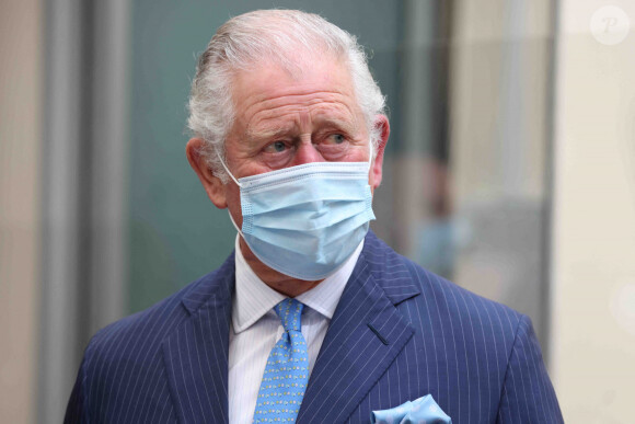 Le prince Charles, prince de Galles, visite un centre de vaccination contre le coronavirus (Covid-19) à Londres, le 9 mars 2021. 