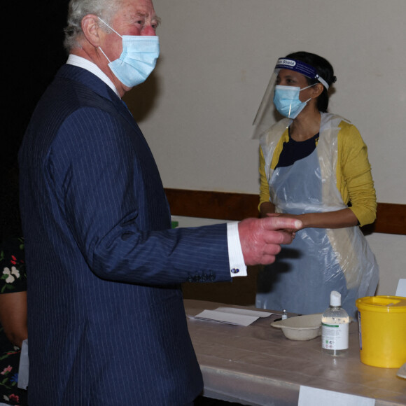 Le prince Charles, prince de Galles, visite un centre de vaccination contre le coronavirus (Covid-19) à Londres, le 9 mars 2021. 