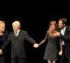 Muriel Robin, Guy Bedos, sa fille Victoria et son fils Nicolas - Guy Bedos sur la scène de l'Olympia pour son dernier spectacle "La der des der" à Paris. Le 23 décembre 2013
