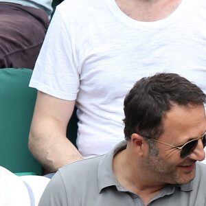 Arthur (Jacques Essebag) et sa compagne Mareva Galanter dans les tribunes lors de la finale homme des Internationaux de Tennis de Roland-Garros à Paris, le 11 juin 2017. © Jacovides-Moreau/Bestimage