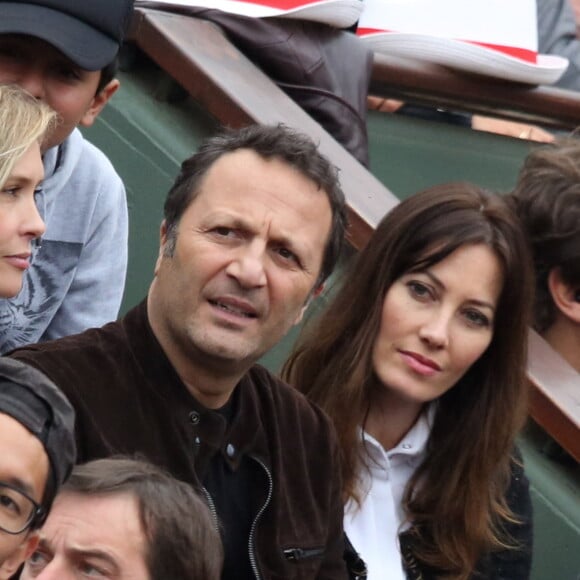 Arthur (Jacques Essebag) et sa compagne Mareva Galanter dans les tribunes de la finale homme des internationaux de France de Roland Garros à Paris le 5 juin 2016. © Moreau-Jacovides / Bestimage