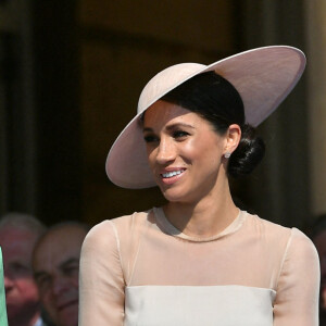 Camilla Parker Bowles, duchesse de Cornouailles, et Meghan Markle, duchesse de Sussex, lors de la garden party pour les 70 ans du prince Charles au palais de Buckingham à Londres. Le 22 mai 2018 