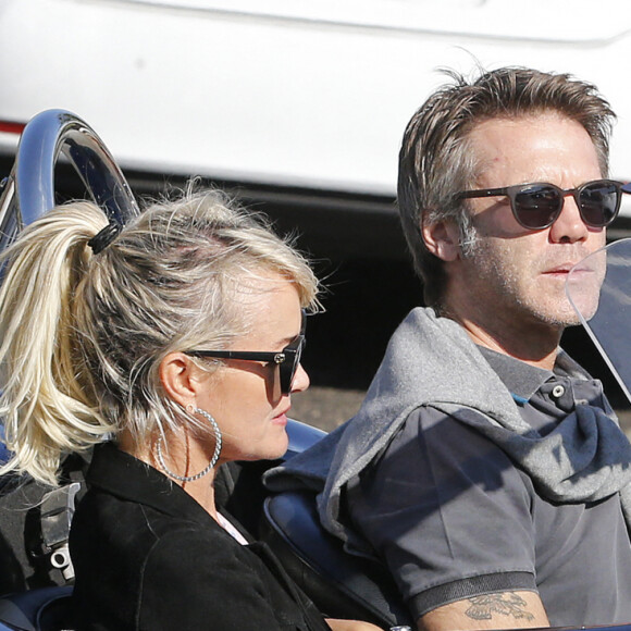 Le prince Emmanuel-Philibert de Savoie et Laeticia Hallyday - Le prince Emmanuel-Philibert de Savoie est au volant de la voiture "Shelby Cobra" sport de Johnny avec Laeticia Hallyday direction le restaurant SoHo House de Malibu en famille à Los Angeles, le 3 novembre 2019.