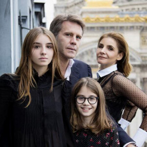 Carte de voeux de la famille princière de Savoie pour l'année 2020 le 1er janvier 2020. La princesse Vittora, princesse de Carignano et marquise d'Ivrée et sa soeur, la princesse Luisa, princesse de Quiers et comtesse de Salemi, devant leurs parents, le prince Emmanuel-Philibert, prince de Venise et son épouse, la princesse Clotilde © Real Casa di Savoia via Bestimage