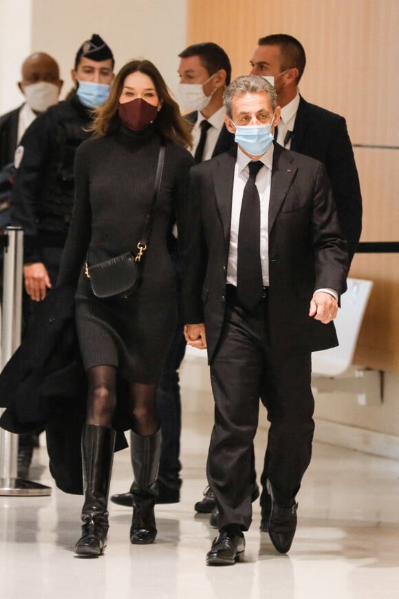 1er jour des plaidoiries de la défense - Nicolas Sarkozy arrive avec sa femme Carla Bruni Sarkozy procès des "écoutes téléphoniques" (affaire Paul Bismuth) au tribunal de Paris le 9 décembre 2020. © Christophe Clovis / Bestimage