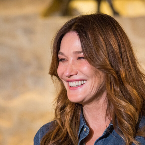 Exclusif - Carla Bruni Sarkozy - Enregistrement d'une séquence spéciale pour l'émission "La Lettre", présentée par S.Davant et qui sera diffusée le 16 janvier 2021 sur France 2, à Paris. Le 5 novembre 2020 © Cyril Moreau / Bestimage