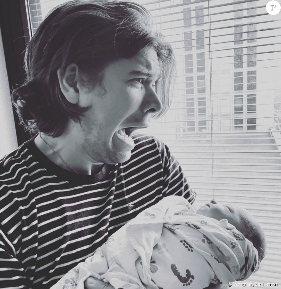 Zac Hanson est papa pour la 5e fois ! Le chanteur présente son nouveau né sur Instagram.