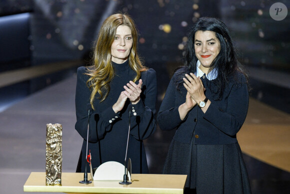 Chiara Mastroianni et Marjane Satrapi sur scène lors de la 46ème cérémonie des César à l'Olympia à Paris le 12 mars 202. © Pierre Villard/ Pool / Bestimage
