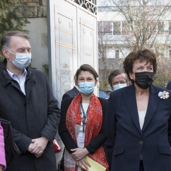 Florence Verney-Carron, Deleguee a la culture et au patrimoine a la Région AURA - Lucie Campos, directrice Villa Gillet - Roselyne Bachelot-Narquin, Ministre de la culture - Pascal MAILHOS, Prefet du Rhone - Gregory Doucet, Maire de Lyon - Roselyne Bachelot, ministre de la Culture, remet le prix littéraire Franz Hessel à Emmanuelle Pireyre à Lyon, le 25 février 2021. © Sandrine Thesillat / Panoramic / Bestimage