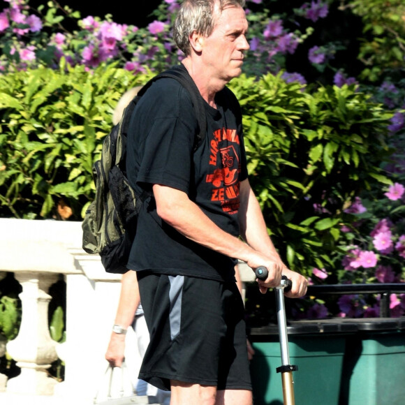 Exclusif - Hugh Laurie a été aperçu en trottinette dans les rues de Londres, le 5 juillet 2018.