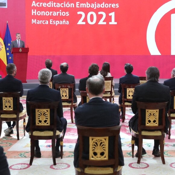 Le roi Felipe VI et la reine Letizia d'Espagne assistent à la 9e édition des "Honorary Ambassadors of the Brand Spain" au palais royal à Madrid, Espagne, le 15 mars 2021.