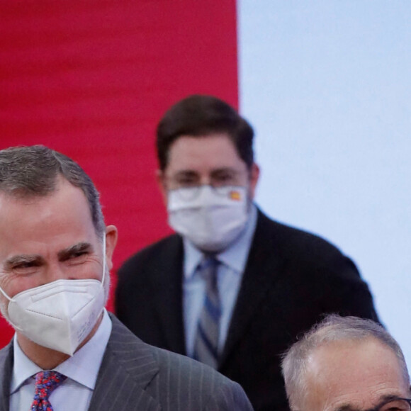 Le roi Felipe VI et la reine Letizia d'Espagne assistent à la 9e édition des "Honorary Ambassadors of the Brand Spain" au palais royal à Madrid, le 15 mars 2021.