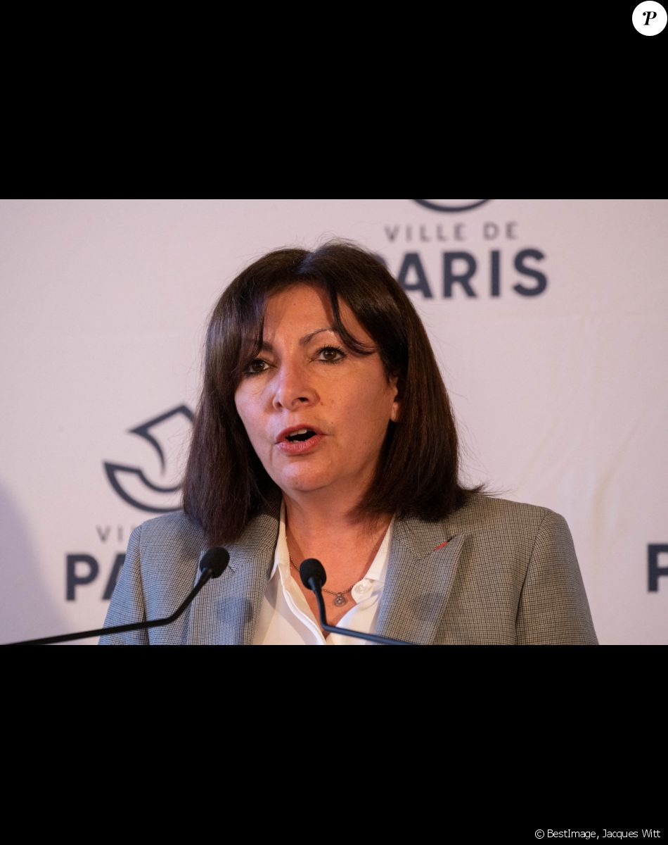 La maire de Paris, Anne Hidalgo lors d'une conférence de presse sur la Covid-19 à l'hôtel de ville de Paris, France, le 1er mars 2021. © Jacques Witt/Pool/Bestimage