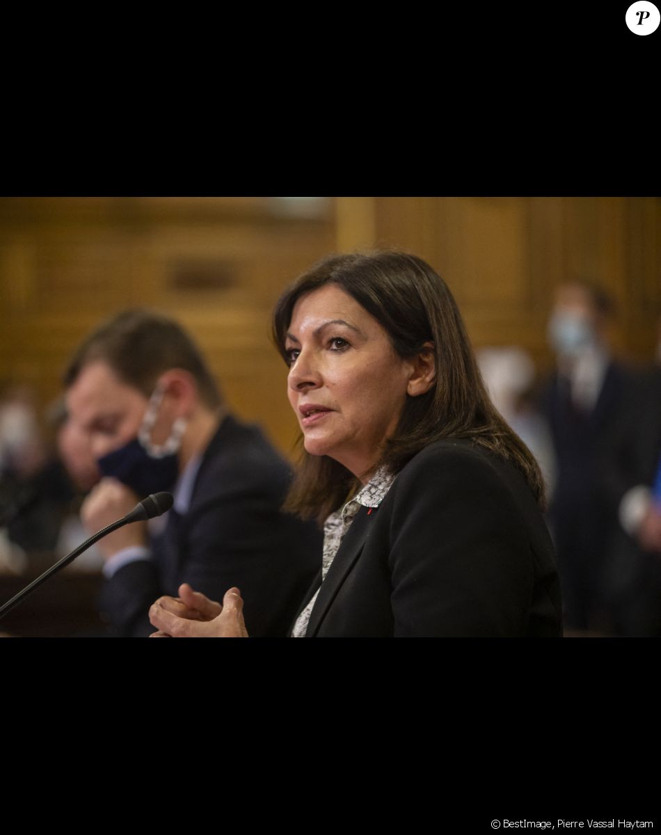 Anne Hidalgo, maire de Paris lors de la conférence pour la relance économique de la ville de Paris à l'hôtel de ville le 8 février 2021. © Pierre Vassal Haytam / Pool / Bestimage