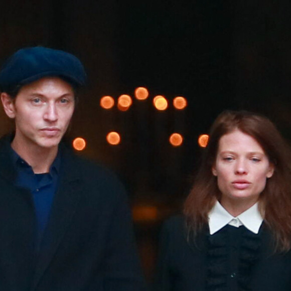 Le chanteur Raphaël (Raphaël Haroche) et sa compagne Mélanie Thierry - Obsèques du photographe allemand Peter Lindbergh en l'église Saint-Sulpice à Paris le 24 septembre 2019. 