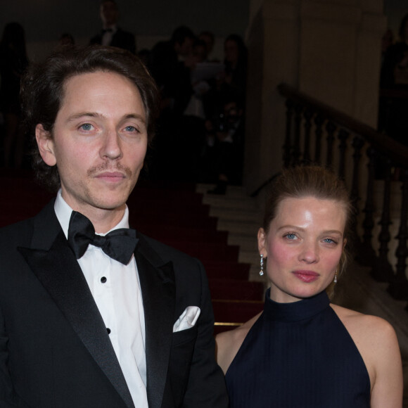 Le chanteur Raphaël et sa compagne Mélanie Thierry - Arrivées des personnalités à la 41ème cérémonie des César au théatre du Chatelet à Paris le 26 février 2016. © Olivier Borde / Dominique Jacovides / Bestimage 