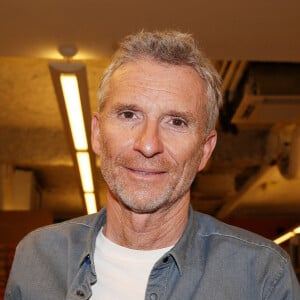 Exclusif - Denis Brogniart en dédicace de son premier roman "Un soldat exemplaire" à la librairie Lamartine à Paris. Le 6 mars 2021