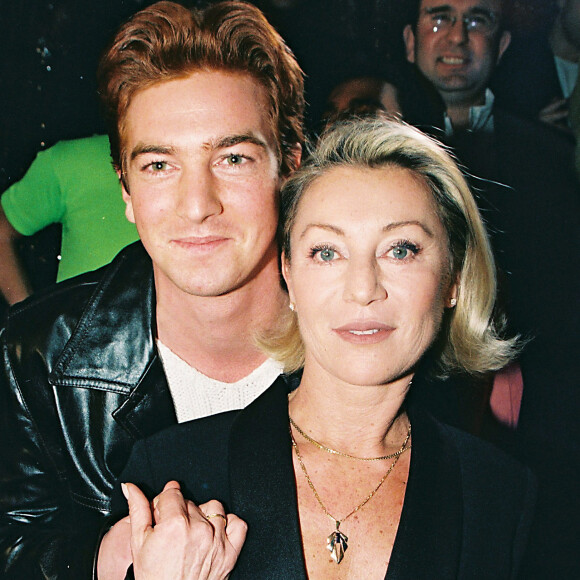 Sheila et son fils Ludovic Chancel, mort des suites d'une overdose le 7 juillet 2017 à 42 ans, en janvier 1998 au Queen à Paris.