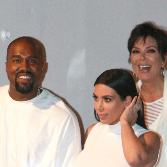 Exclusif - Kim Kardashian, son mari Kanye West, Kris Jenner - Anniversaire du joueur de basket de l'équipe de la NBA James Harden en présence de la famille Kardashian et de ses amis sur le bateau Hornblower à Marina del Rey, le 25 août 2015. Il fête de ses 26 ans. Tout le monde est vêtu en blanc pour l'occasion.