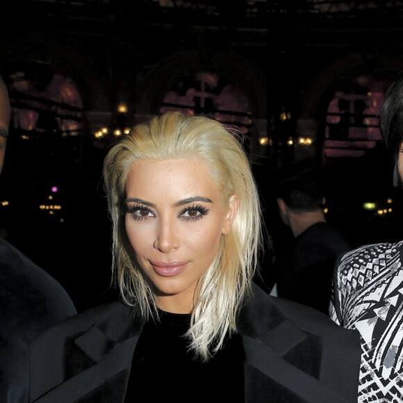 Kanye West, sa femme Kim Kardashian (blonde) et Kris Jenner - People au défilé de mode "Balmain" prêt-à-porter Automne-Hiver 2015-2016 au Grand Hôtel à Paris, le 5 mars 2015.