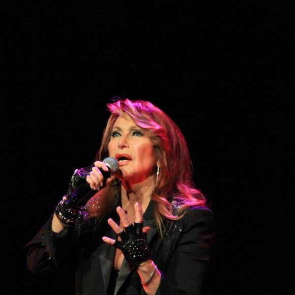 Info du 6 novembre 2020 - La chanteuse Julie Pietri est en deuil, Jean-Marie Moreau, collaborateur de ses débuts et ex-amant est décédé le 29 octobre 2020 - Exclusif - Concert exceptionnel de Julie Pietri au théâtre de la Tour Eiffel à Paris, France, le 8 mars 2020. © Philippe Baldini/Bestimage  Exclusive - Concert by Julie Pietri at the Théâtre de la Tour Eiffel in Paris, France, on March 8, 2020. 