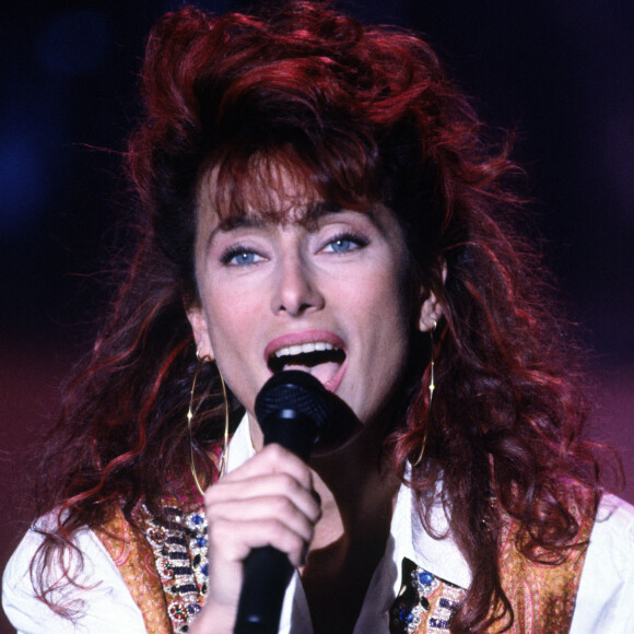Julie Pietri chantant.