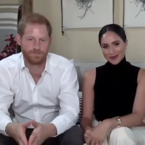 Le prince Harry et Meghan Markle en visioconférence avec la militante Malala Yousafzai, sur YouTube.