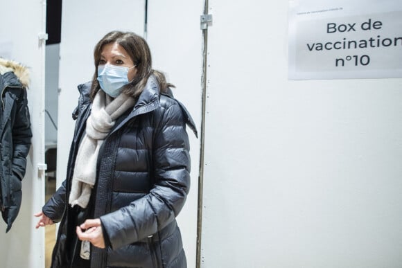 Anne Hidalgo, maire de Paris, visite un centre de vaccination contre la Covid-19, avant son ouverture, dans la salle Olympe de Gouges située dans le 11 arrondissement de Paris. Le 15 janvier 2021. © Pierre Vassal/Haytham / Pool / Bestimage 