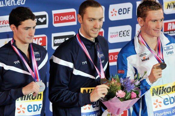 Jeremy Stravius et Benjamin Stasiulis obtiennent l'or et l'argent au 100 m dos lors des Championnats d' Europe de Natation a Chartres le 25 Novembre 2012.