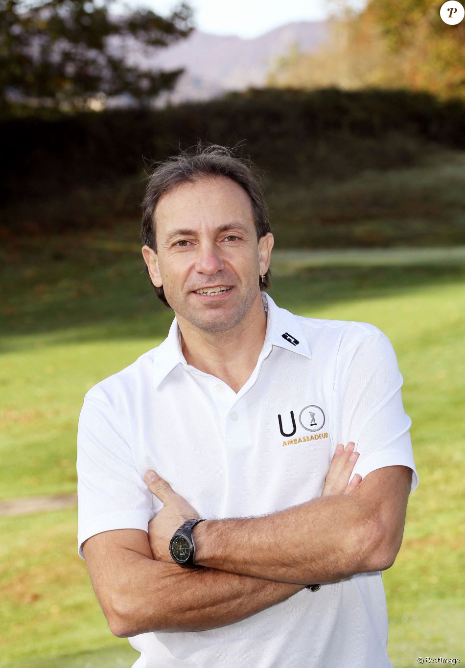 Exclusif - Rendez-vous avec Philippe Candeloro (parrain de l'association "Golf pour tous") organisé par l'association "Balles Blanches" à l'occasion de la première édition du "Festival des programmes jeunesse" de Lourdes, le 23 octobre 2020.