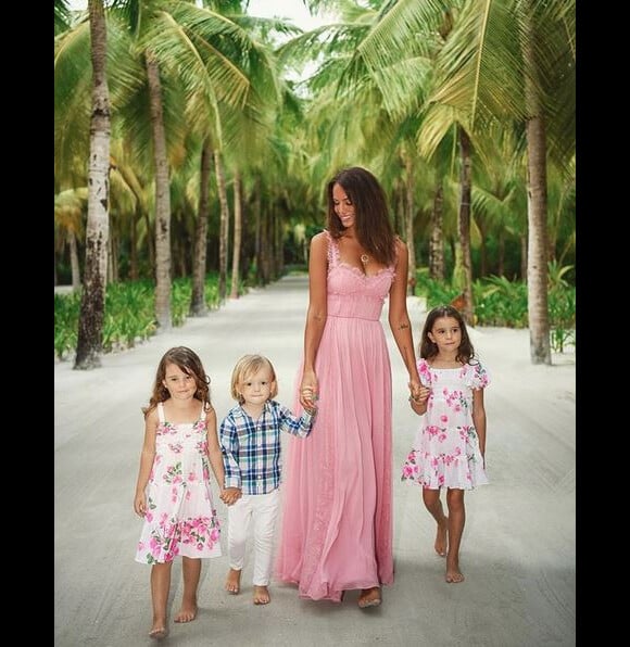 Jade Foret Lagardère et ses trois enfants en vacances aux Maldives. Mars 2019.