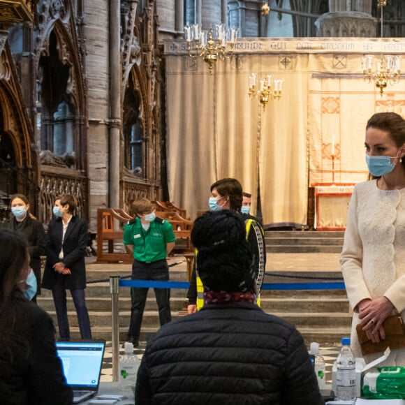 Le prince William et Kate Middleton, lors d'une visite au centre de vaccination de l'abbaye de Westminster à Londres, Royaume Uni, le 23 mars 2021. 