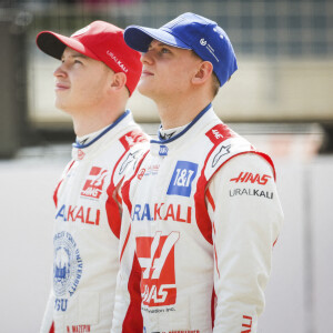 Nikita Mazepin et Mick Schumacher (à droite) aux essais du Grand Prix automobile de Bahreïn le 12 mars 2020.