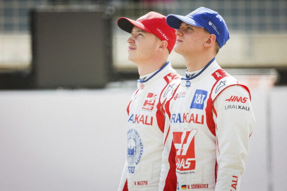 Nikita Mazepin et Mick Schumacher (à droite) aux essais du Grand Prix automobile de Bahreïn le 12 mars 2020.