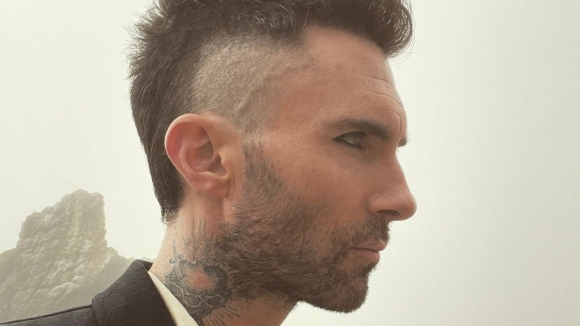 Adam Levine dévoile son impressionnant nouveau tatouage