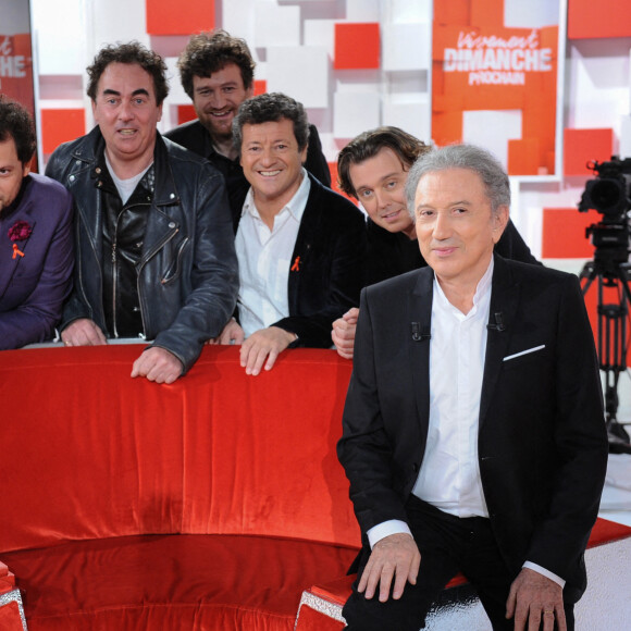 Exclusif - Michel Drucker avec Emmanuel Chaunu, Tom Villa, Eric Antoine, Eric Carrere, Francis Ginibre (Les Chevaliers du Fiel), Olivier De Benoist, Alex Vizorek - Vivement dimanche au studio Gabriel © Guillaume Gaffiot / Bestimage 