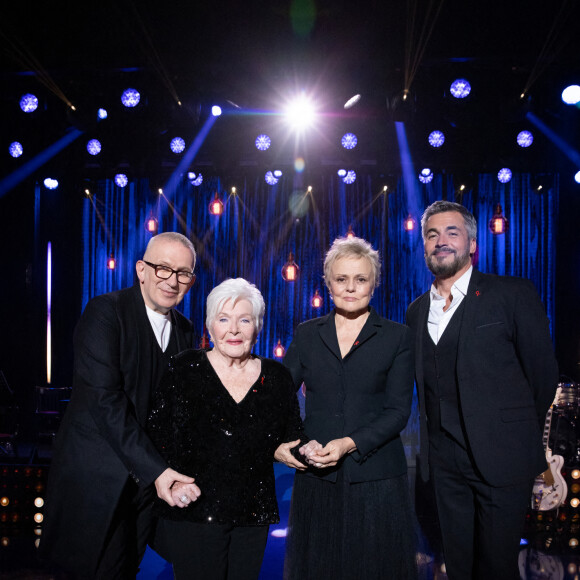 Jean-Paul Gaultier, Line Renaud, Muriel Robin, Olivier Minne - Enregistrement de l'émission "Sidaction, ensemble contre le Sida - Merci Line" au Paradis Latin à Paris, qui sera diffusée le 27 mars sur France 2. © C.Guirec-C.Moreau / Bestimage