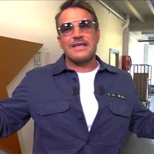 Benjamin Castaldi avec des lunettes dans "Le 6 à 7 avec Casta", le 29 mars 2021, sur C8