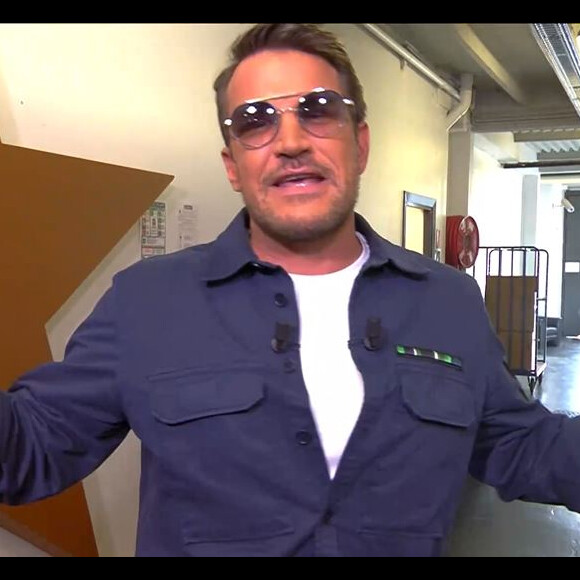 Benjamin Castaldi avec des lunettes dans "Le 6 à 7 avec Casta", le 29 mars 2021, sur C8