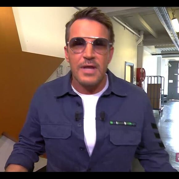 Benjamin Castaldi avec des lunettes dans "Le 6 à 7 avec Casta", le 29 mars 2021, sur C8