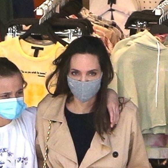 Exclusif - Angelina Jolie et sa fille Vivienne Jolie-Pitt font une sortie shopping ensemble à Hollywood. Le 29 mars 2021.